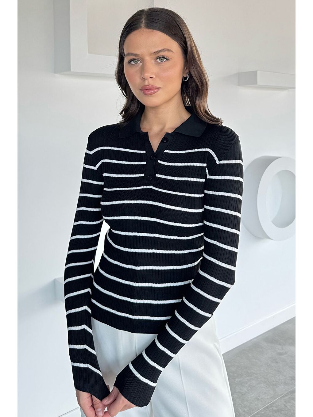 Siyah Kadın Polo Yaka Çizgili Yarım Düğmeli Triko Kazak