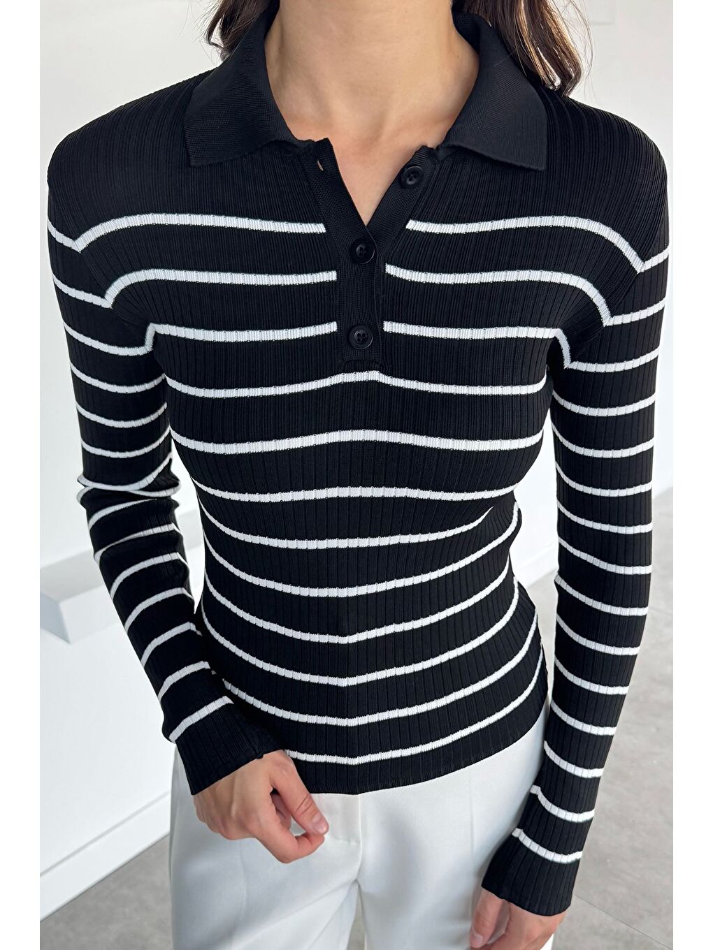Siyah Kadın Polo Yaka Çizgili Yarım Düğmeli Triko Kazak-1