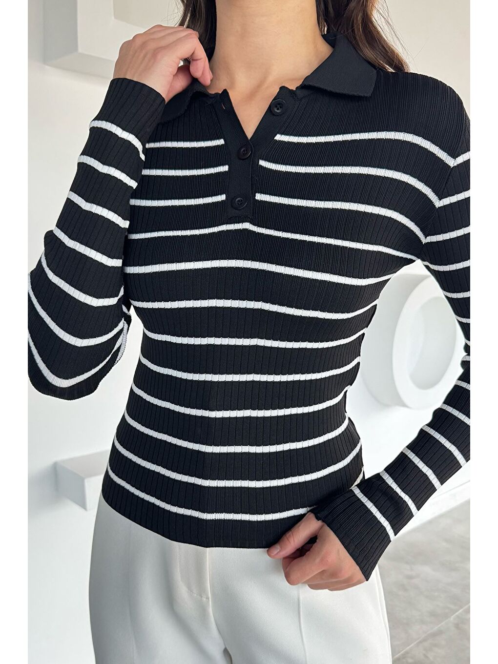 Siyah Kadın Polo Yaka Çizgili Yarım Düğmeli Triko Kazak-2