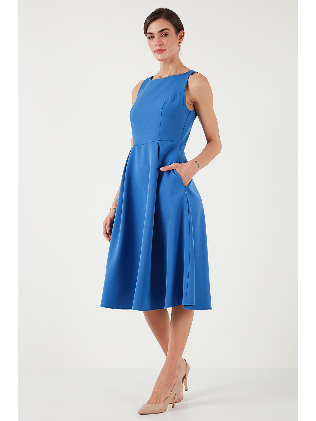 İndigo Regular Fit Bisiklet Yaka Cepli Pileli Midi Boy Kadın Elbise 6111963-4