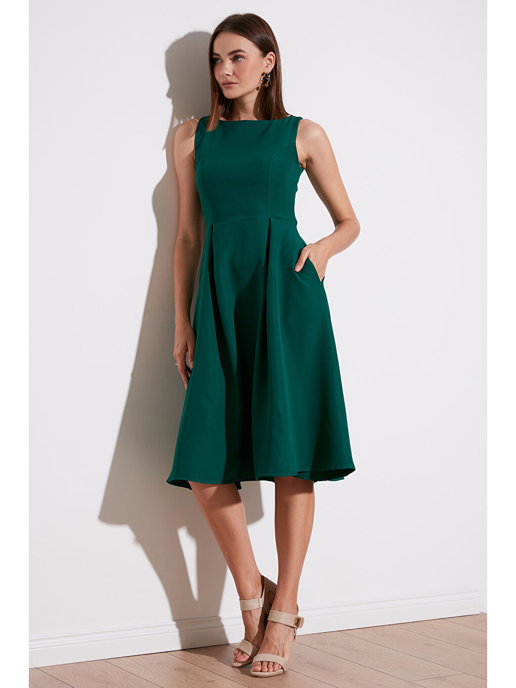 Yeşil Regular Fit Bisiklet Yaka Cepli Pileli Midi Boy Kadın Elbise 6111963-1