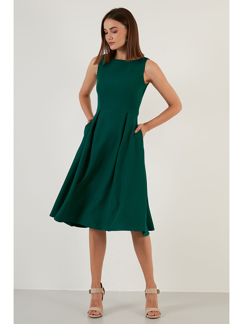 Yeşil Regular Fit Bisiklet Yaka Cepli Pileli Midi Boy Kadın Elbise 6111963-4