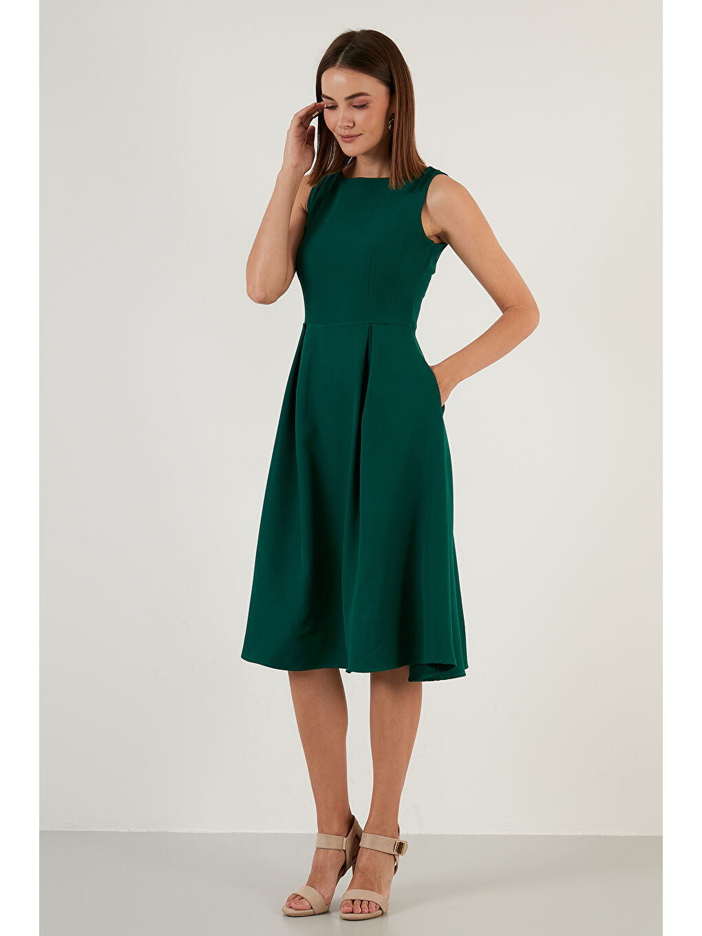 Yeşil Regular Fit Bisiklet Yaka Cepli Pileli Midi Boy Kadın Elbise 6111963-5