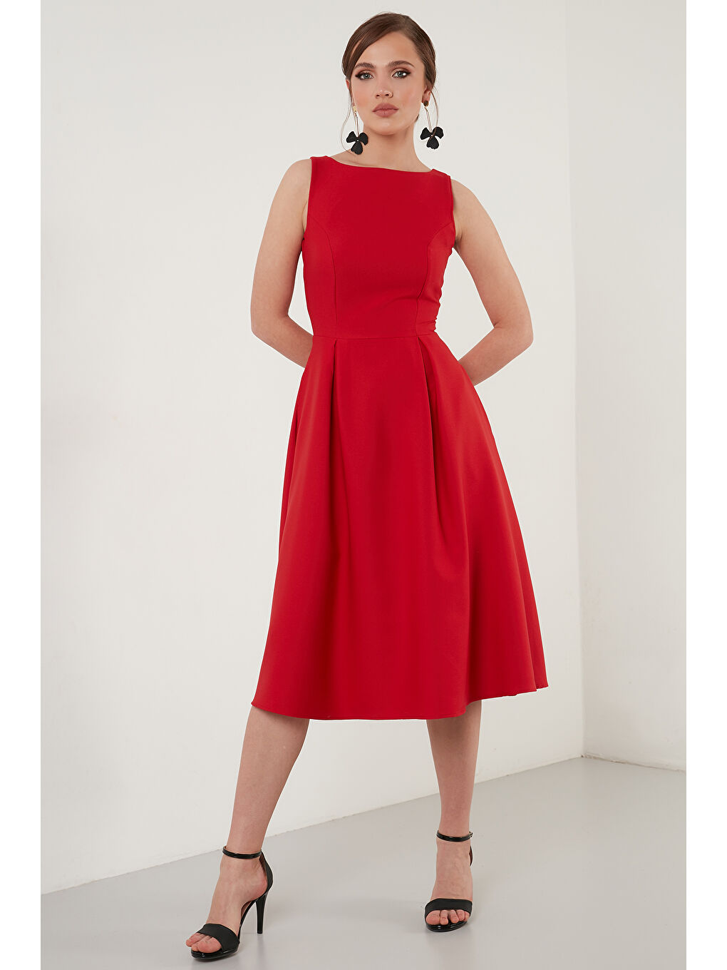 Kırmızı Regular Fit Bisiklet Yaka Cepli Pileli Midi Boy Kadın Elbise 6111963-4