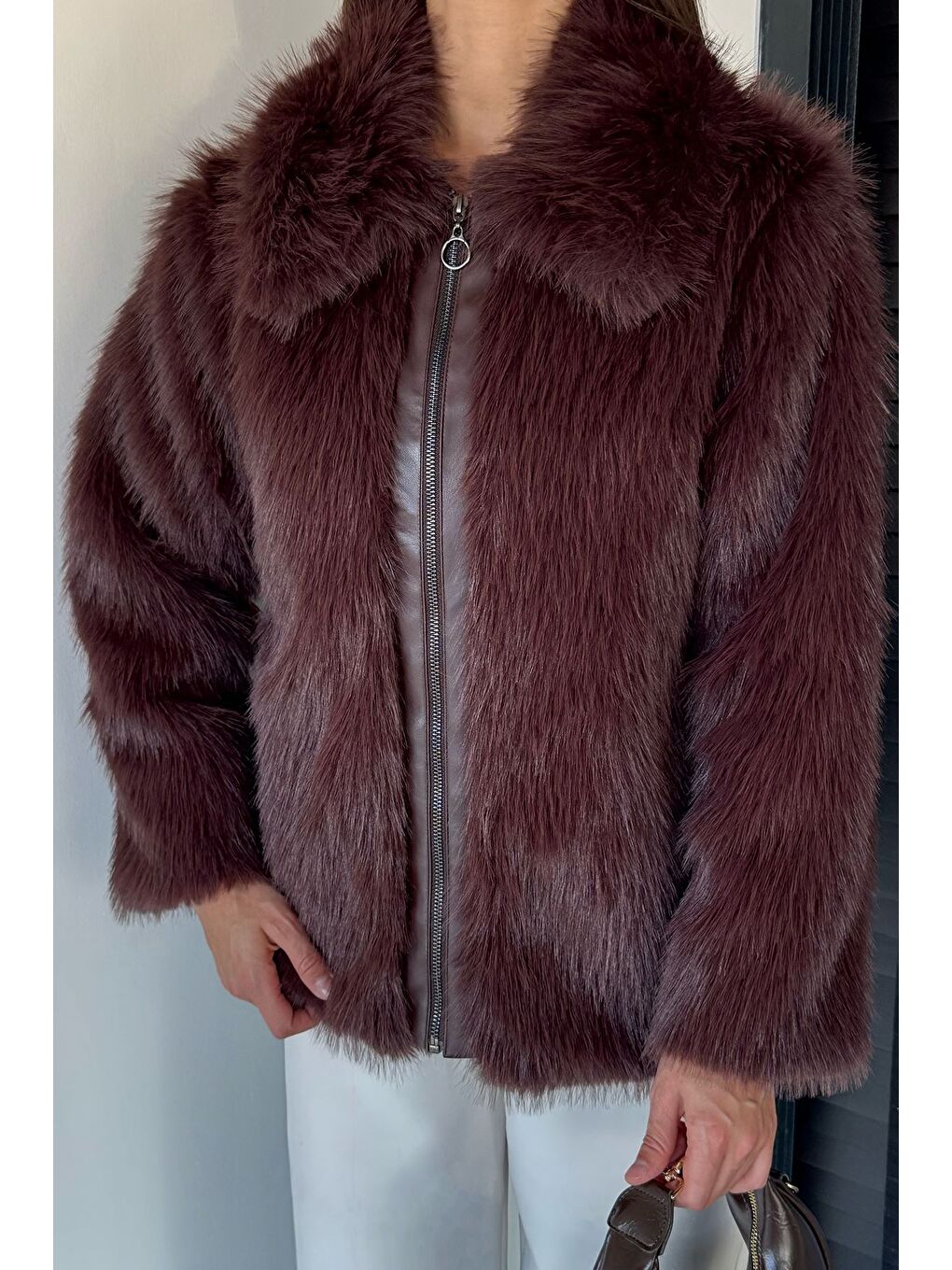 Kahverengi Kadın Ön Fermuarlı Saçaklı Kürklü Mont-1