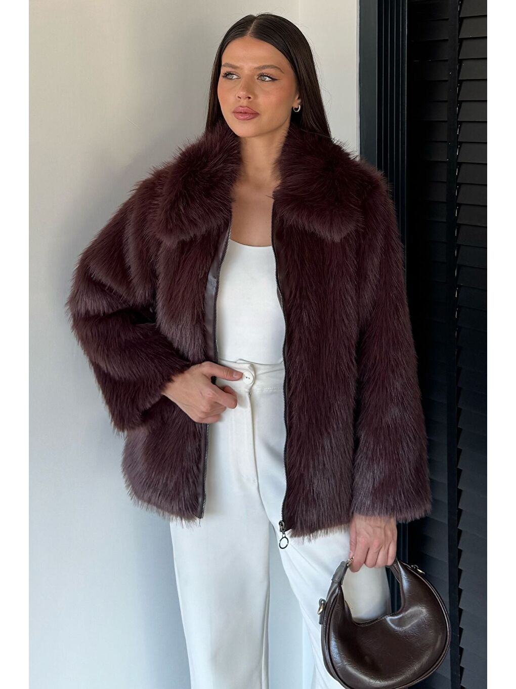Kahverengi Kadın Ön Fermuarlı Saçaklı Kürklü Mont-3