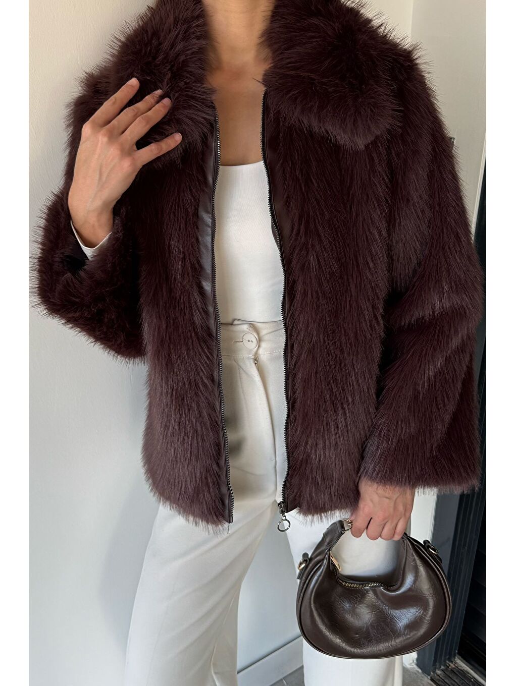 Kahverengi Kadın Ön Fermuarlı Saçaklı Kürklü Mont-5