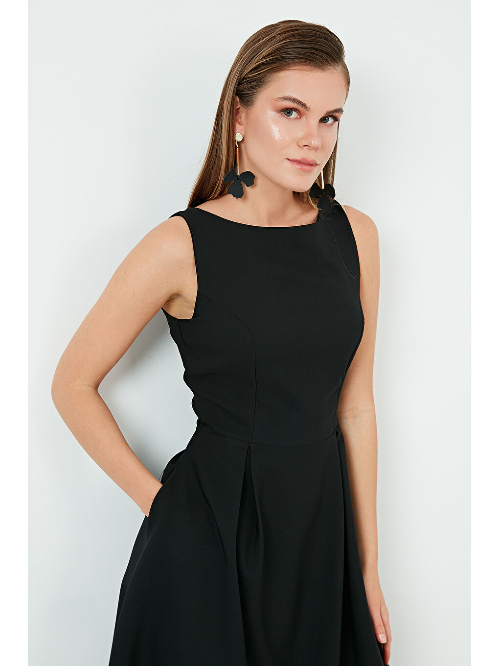 Siyah Regular Fit Bisiklet Yaka Cepli Pileli Midi Boy Kadın Elbise 6111963-2