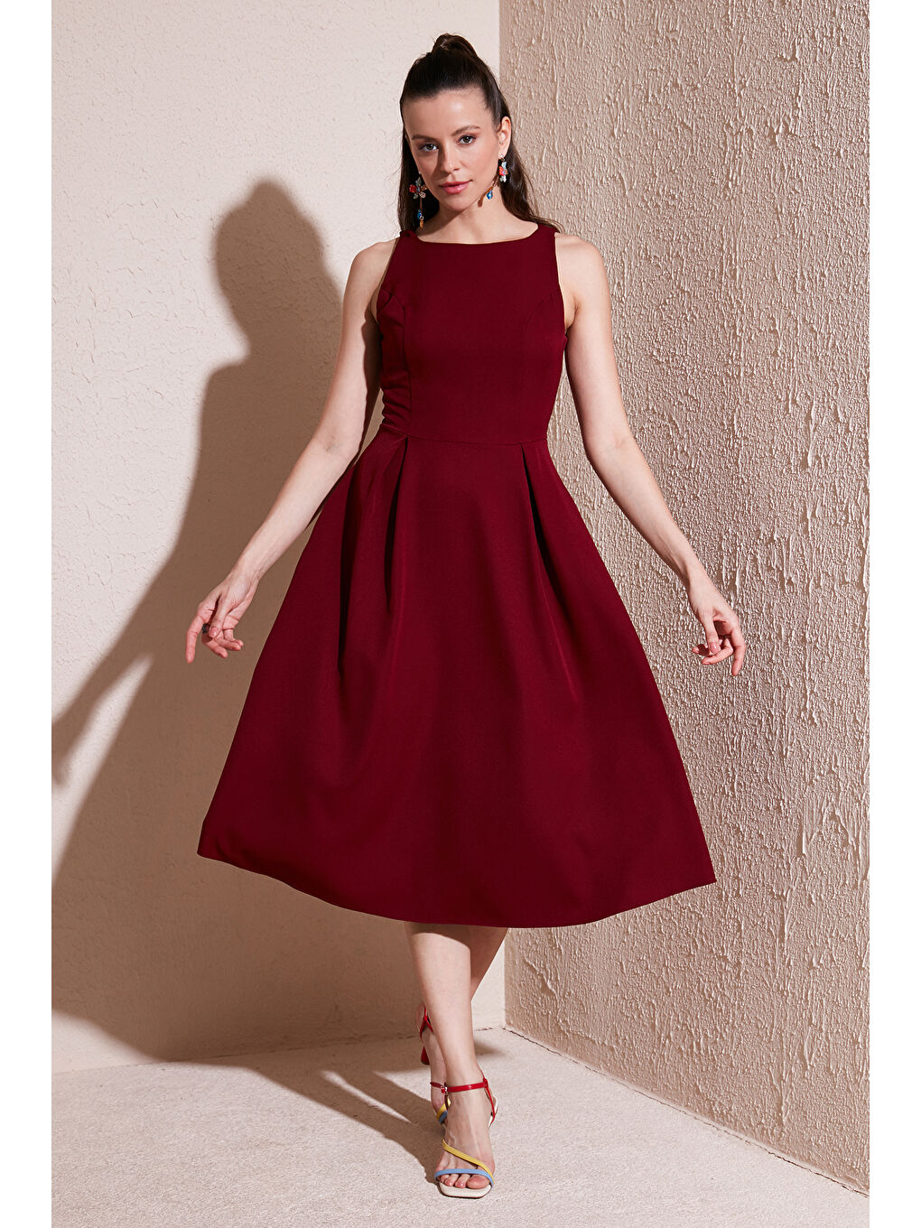 Bordo Regular Fit Bisiklet Yaka Cepli Pileli Midi Boy Kadın Elbise 6111963-1