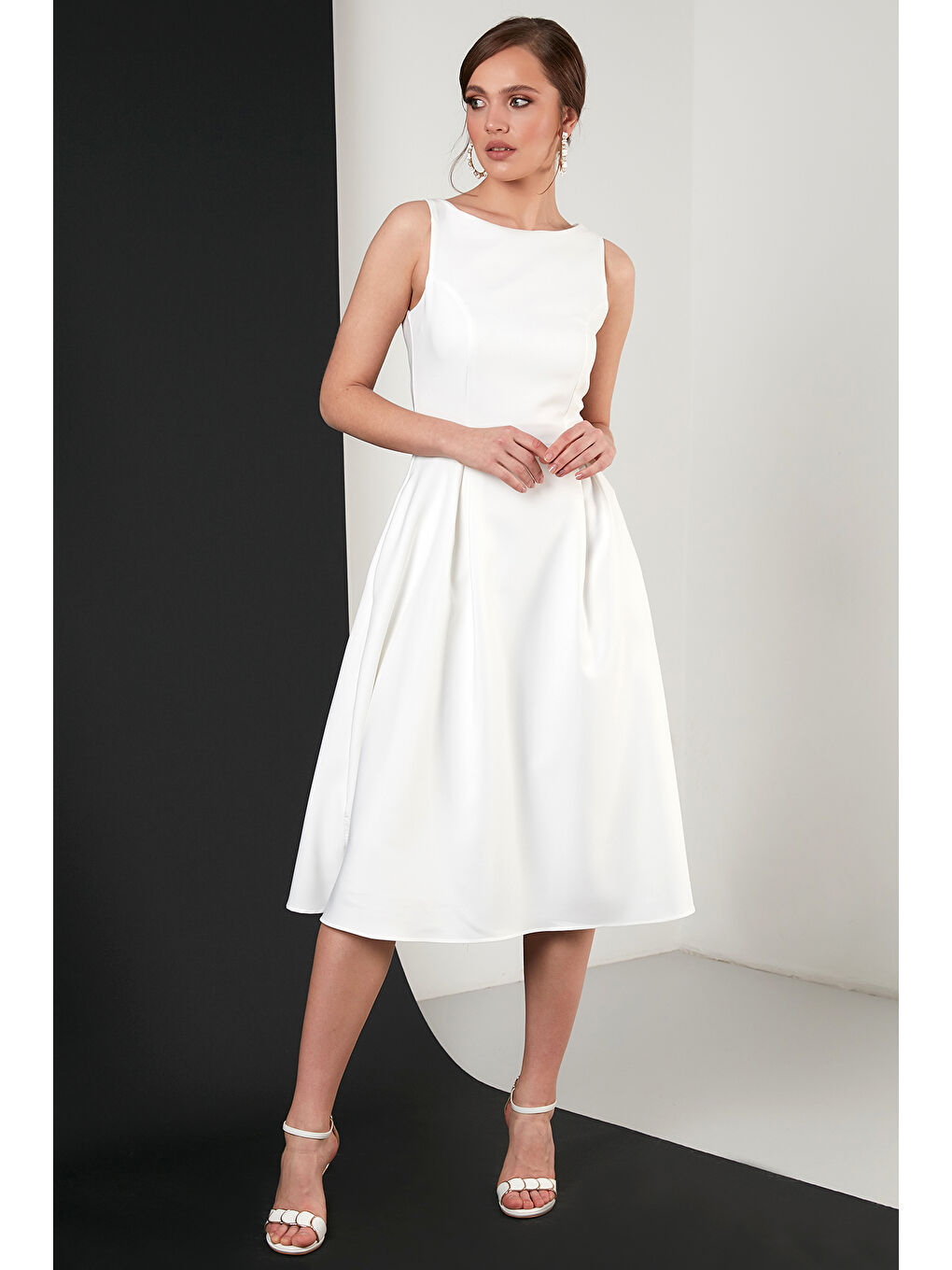 Ekru Regular Fit Bisiklet Yaka Cepli Pileli Midi Boy Kadın Elbise 6111963-1