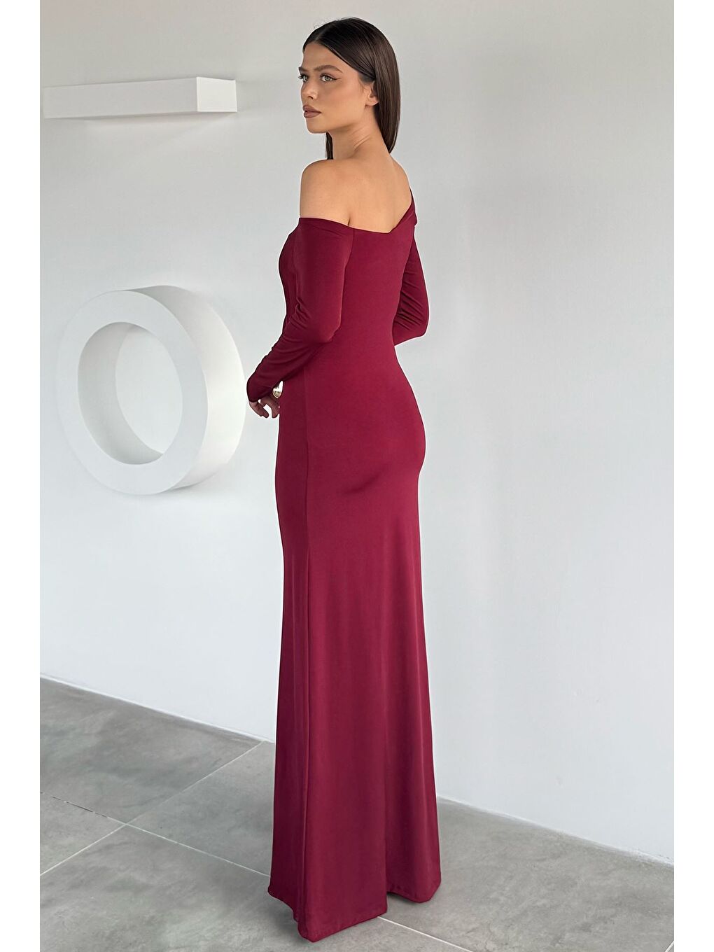 Bordo Kadın Omuz Dekolteli Gold Tokalı Drapeli Elastanlı Elbise-3