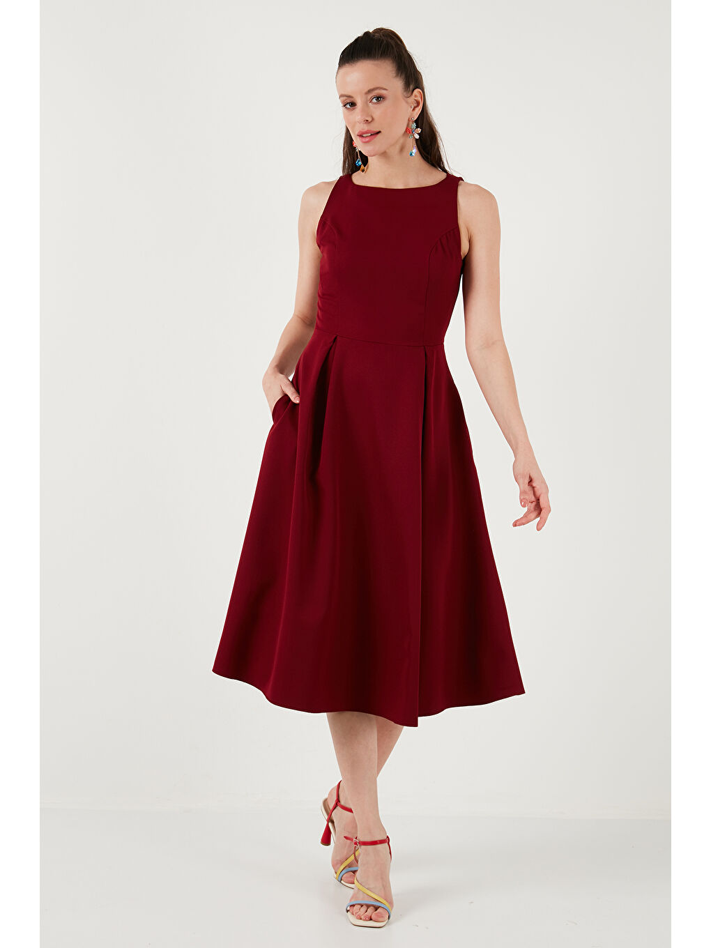 Bordo Regular Fit Bisiklet Yaka Cepli Pileli Midi Boy Kadın Elbise 6111963-3