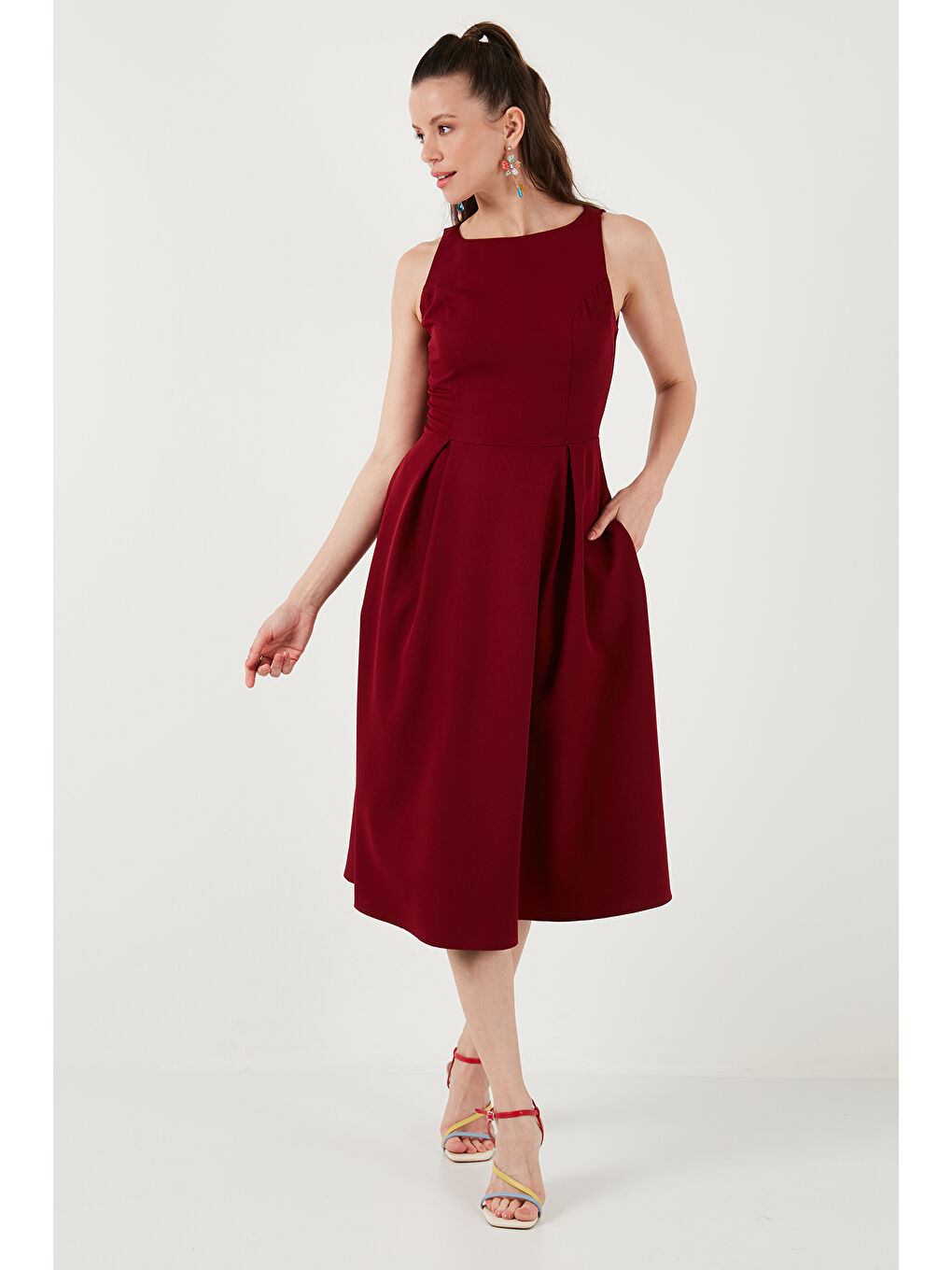 Bordo Regular Fit Bisiklet Yaka Cepli Pileli Midi Boy Kadın Elbise 6111963-4