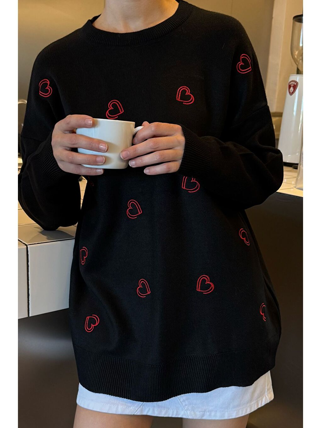 Siyah Kalp Nakışlı Kadın Triko Kazak-1