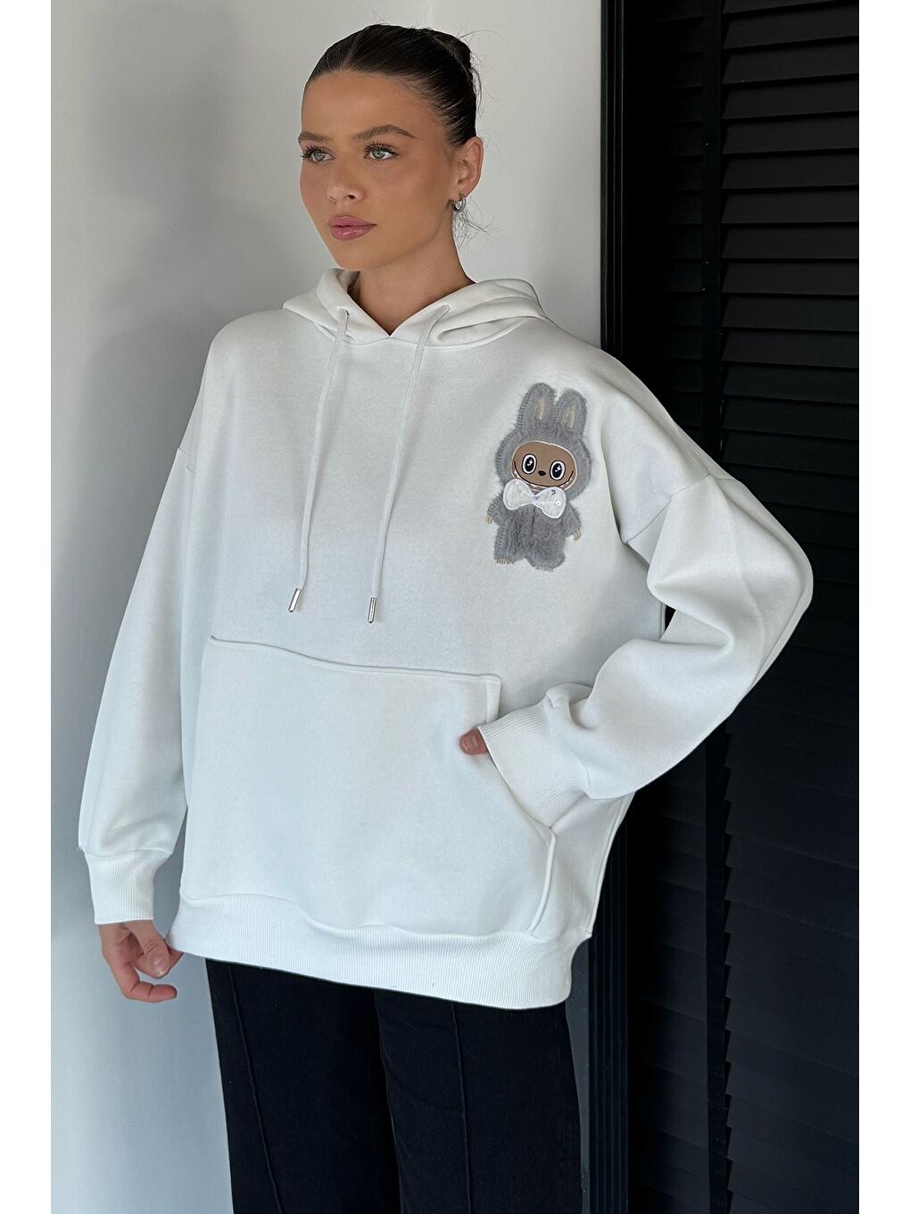 Ekru Kadın Kapüşonlu Şardonlu Kanguru Cepli Sweatshirt