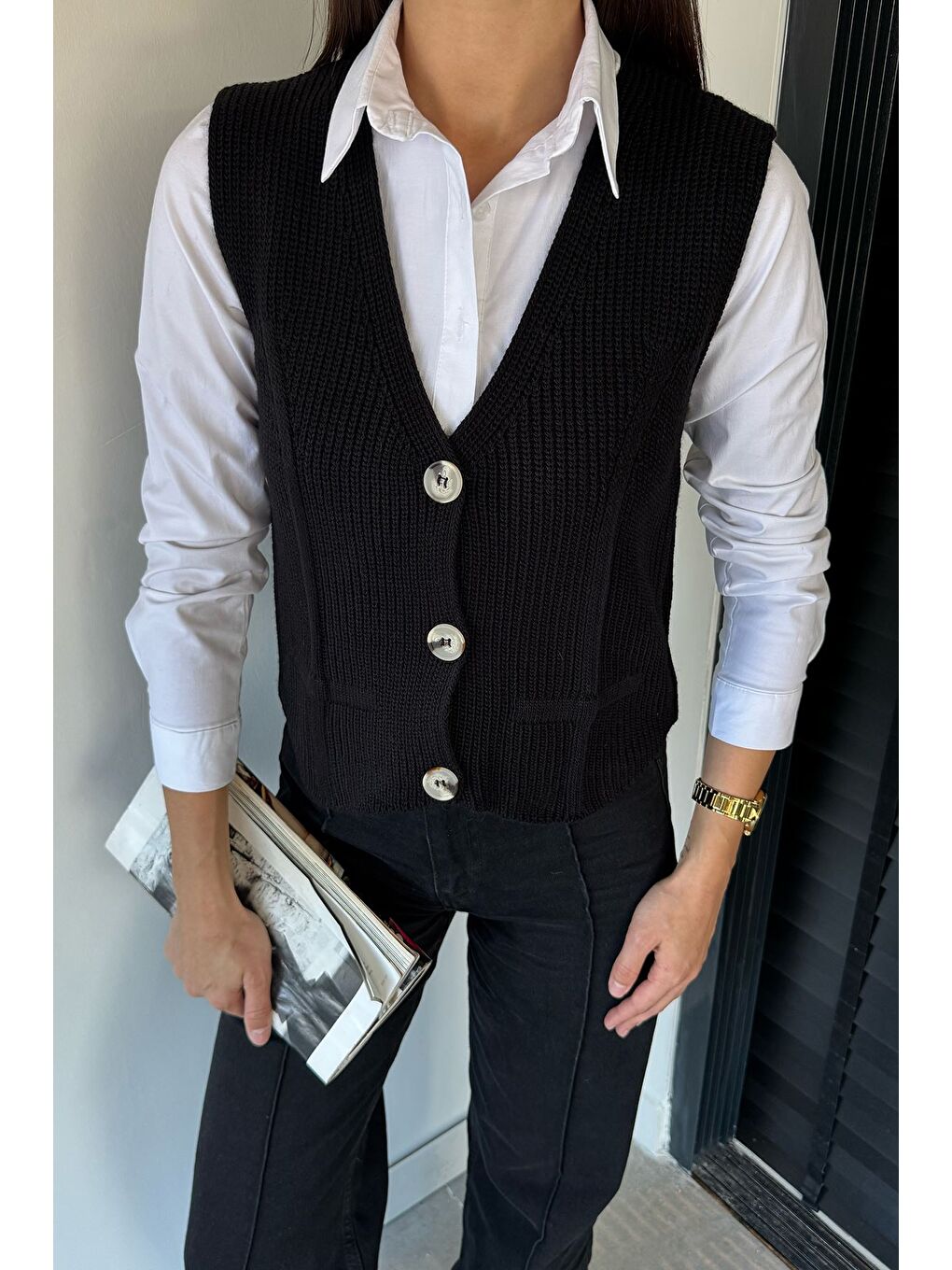 Siyah Kadın V Yaka Ön Düğmeli Triko Yelek-4