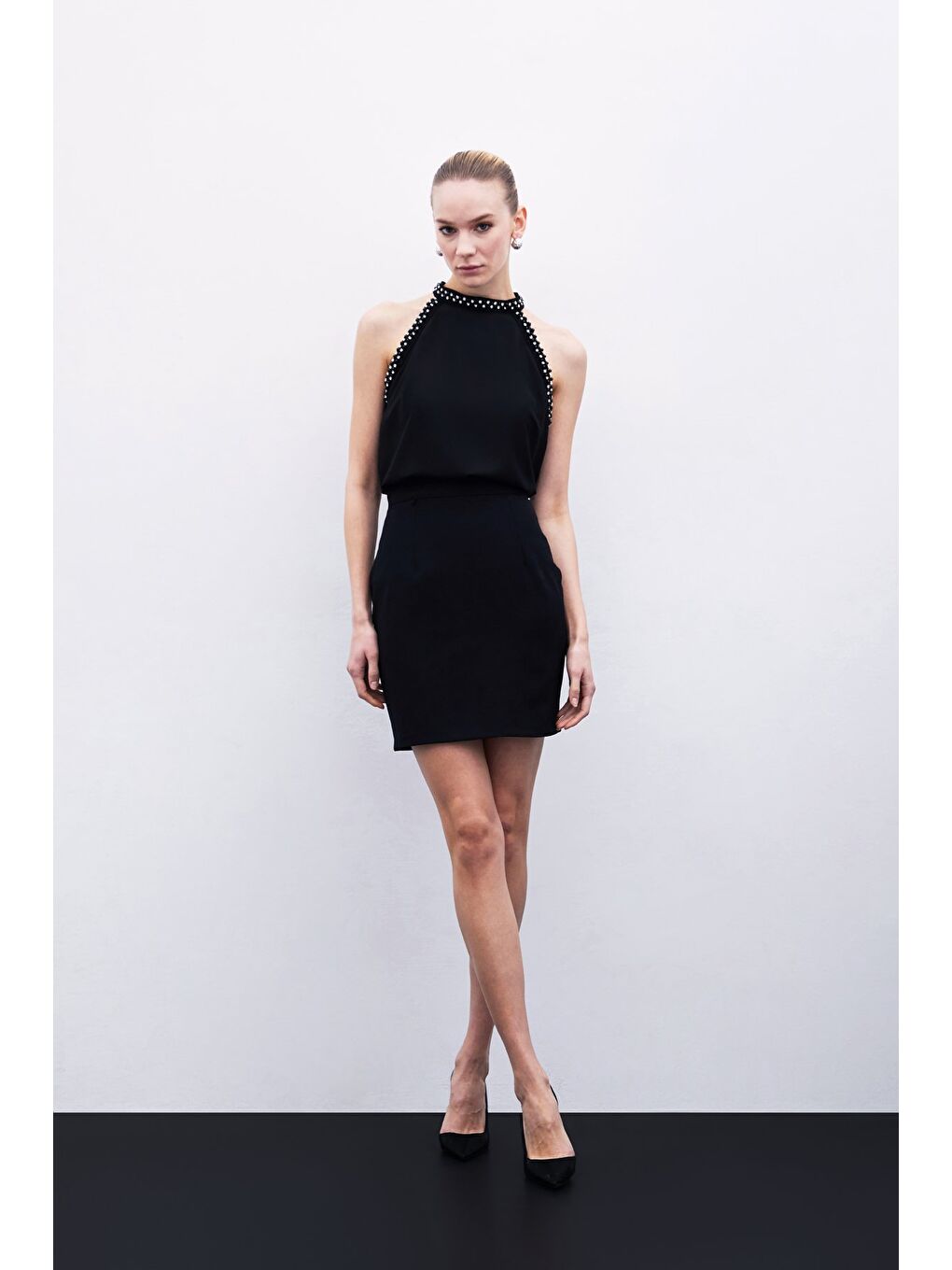 Aksesuar Detaylı Kolsuz Bluz - Siyah-1