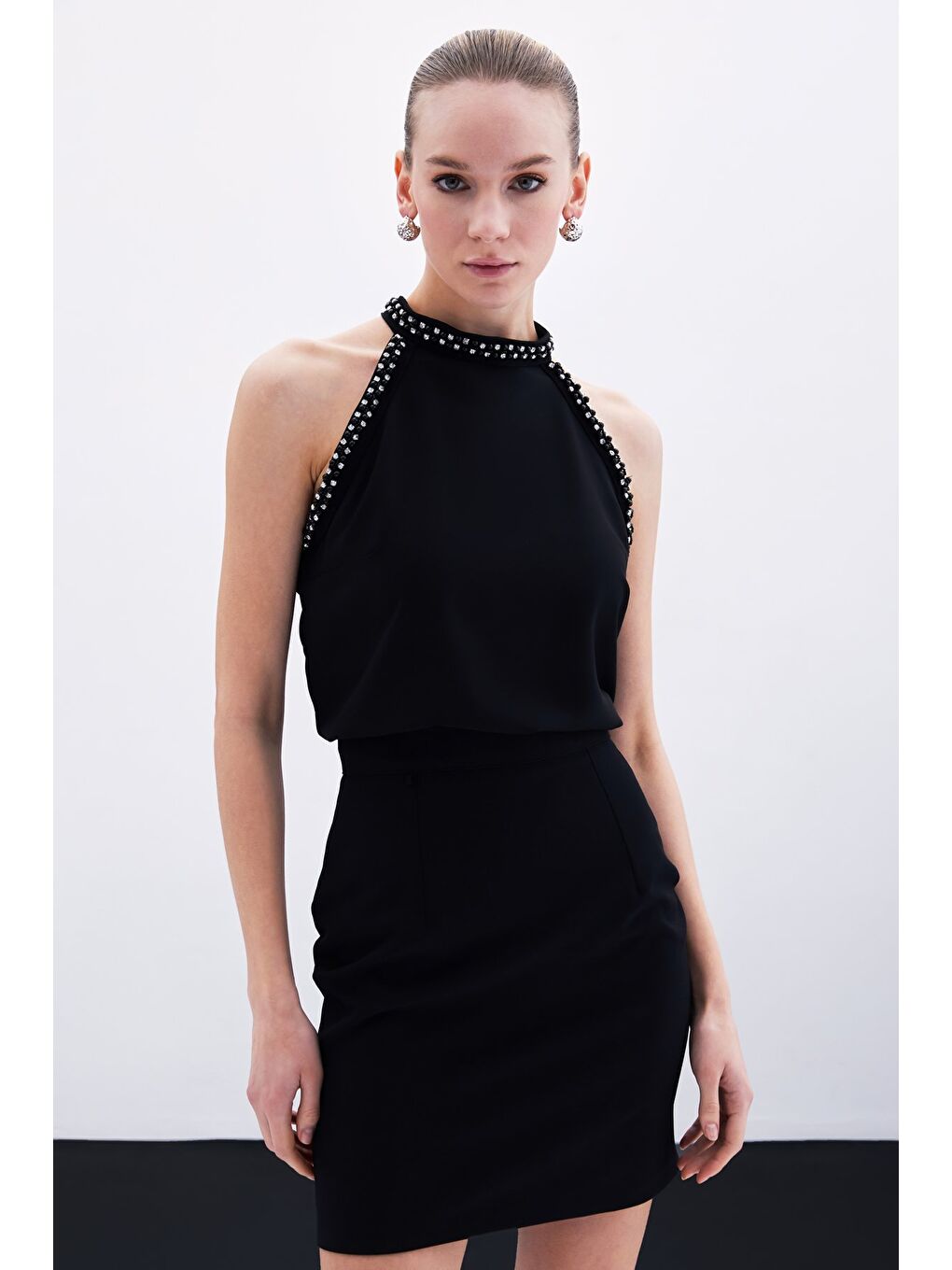 Aksesuar Detaylı Kolsuz Bluz - Siyah-3