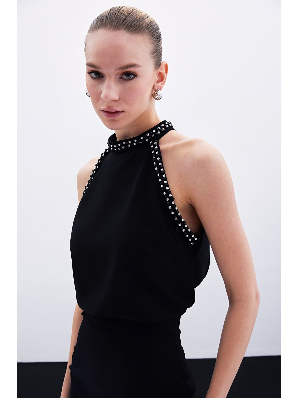 Aksesuar Detaylı Kolsuz Bluz - Siyah-4