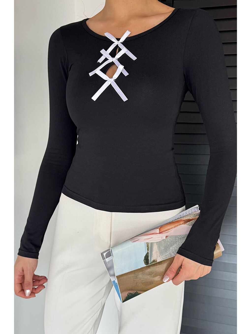 Siyah Önü Fiyonk Detaylı Uzun Kol Kadın Body Bluz-2