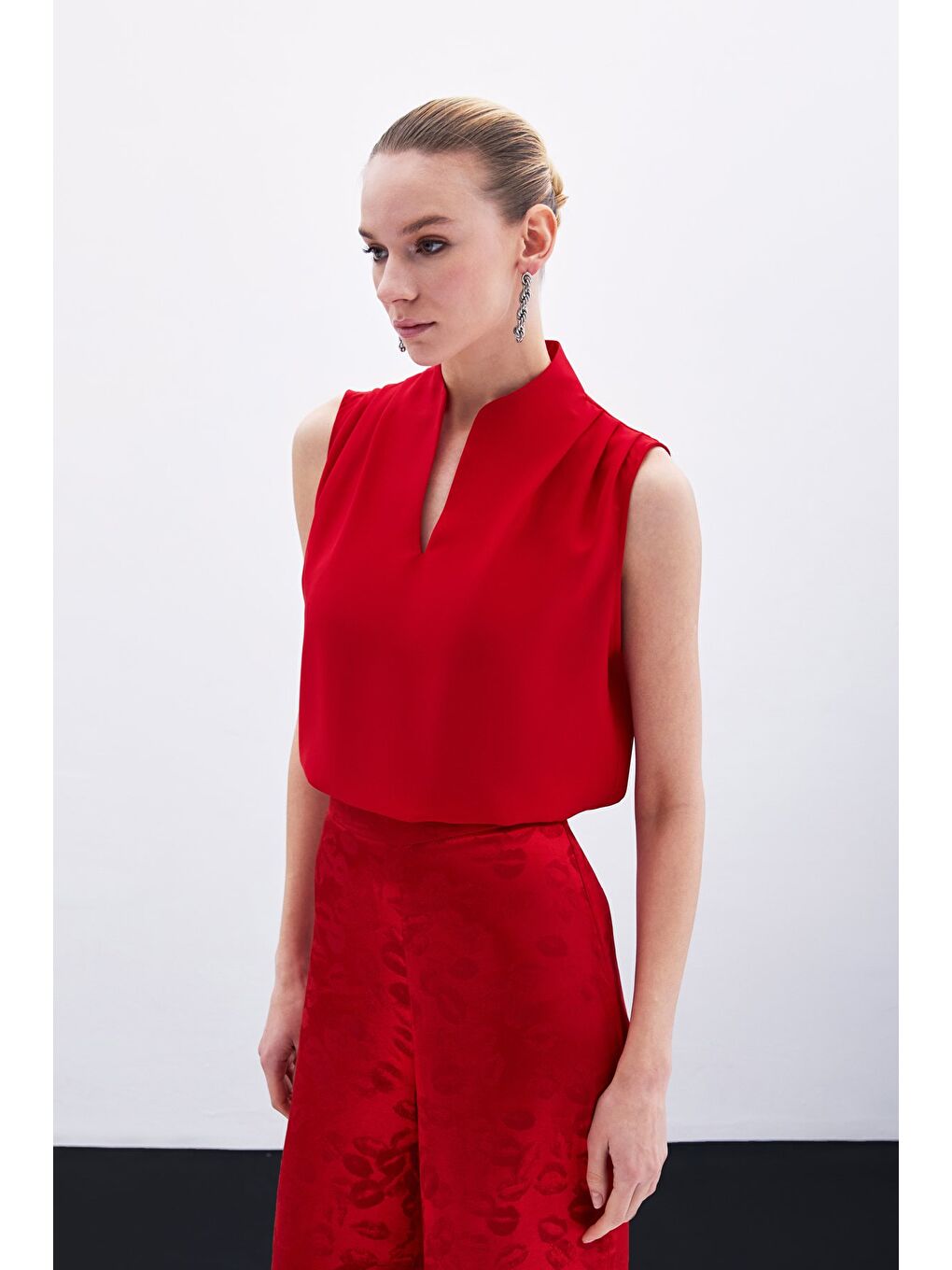 Hakim Yaka Kolsuz Bluz - Kırmızı-4
