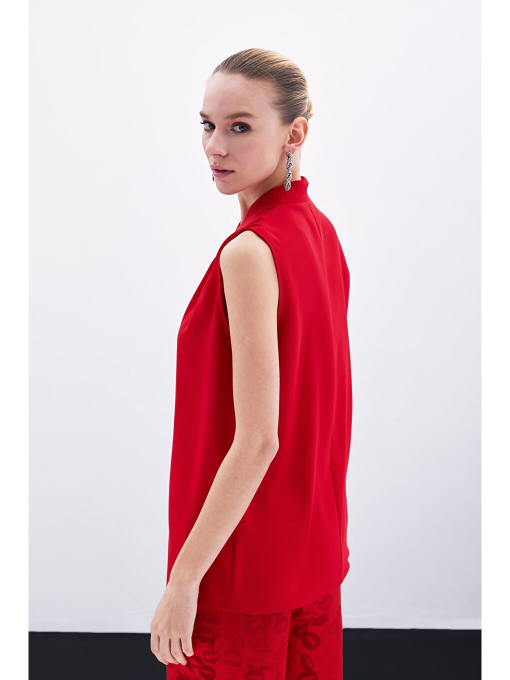 Hakim Yaka Kolsuz Bluz - Kırmızı-7