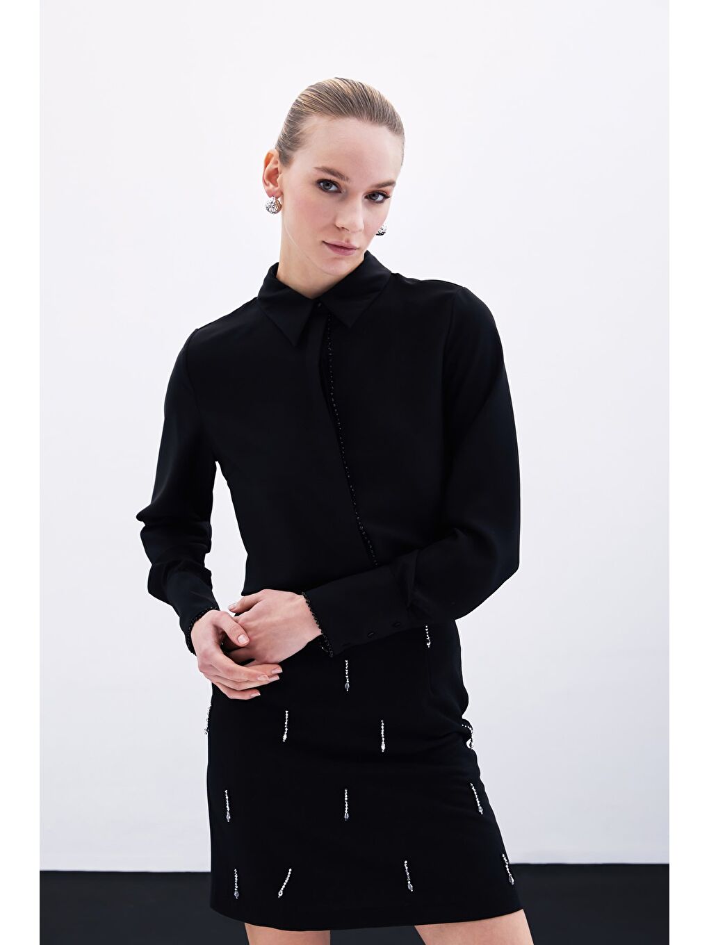 Boncuk Aksesuarlı Gömlek - Siyah