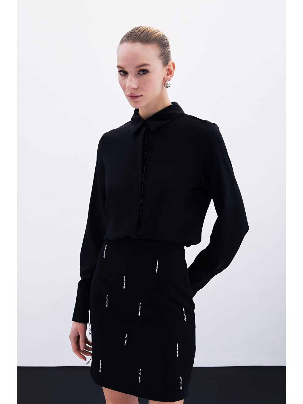 Boncuk Aksesuarlı Gömlek - Siyah-2