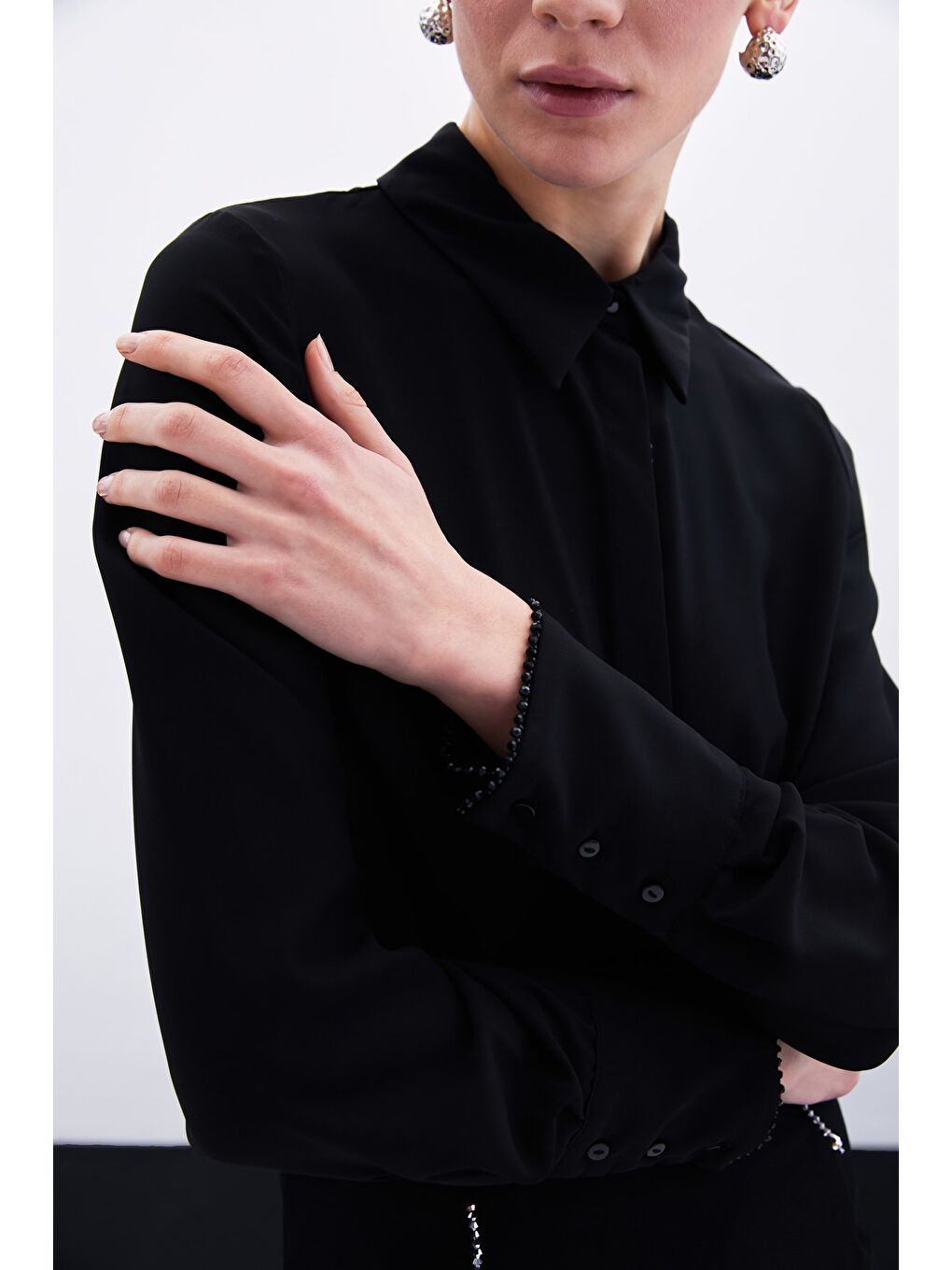 Boncuk Aksesuarlı Gömlek - Siyah-4