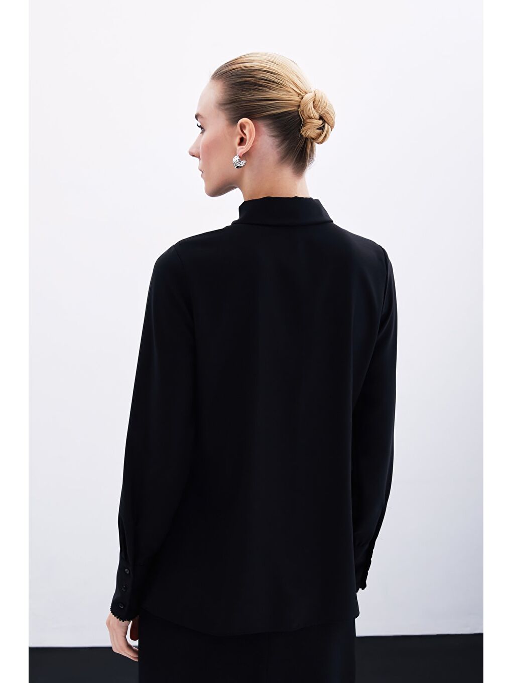 Boncuk Aksesuarlı Gömlek - Siyah-5