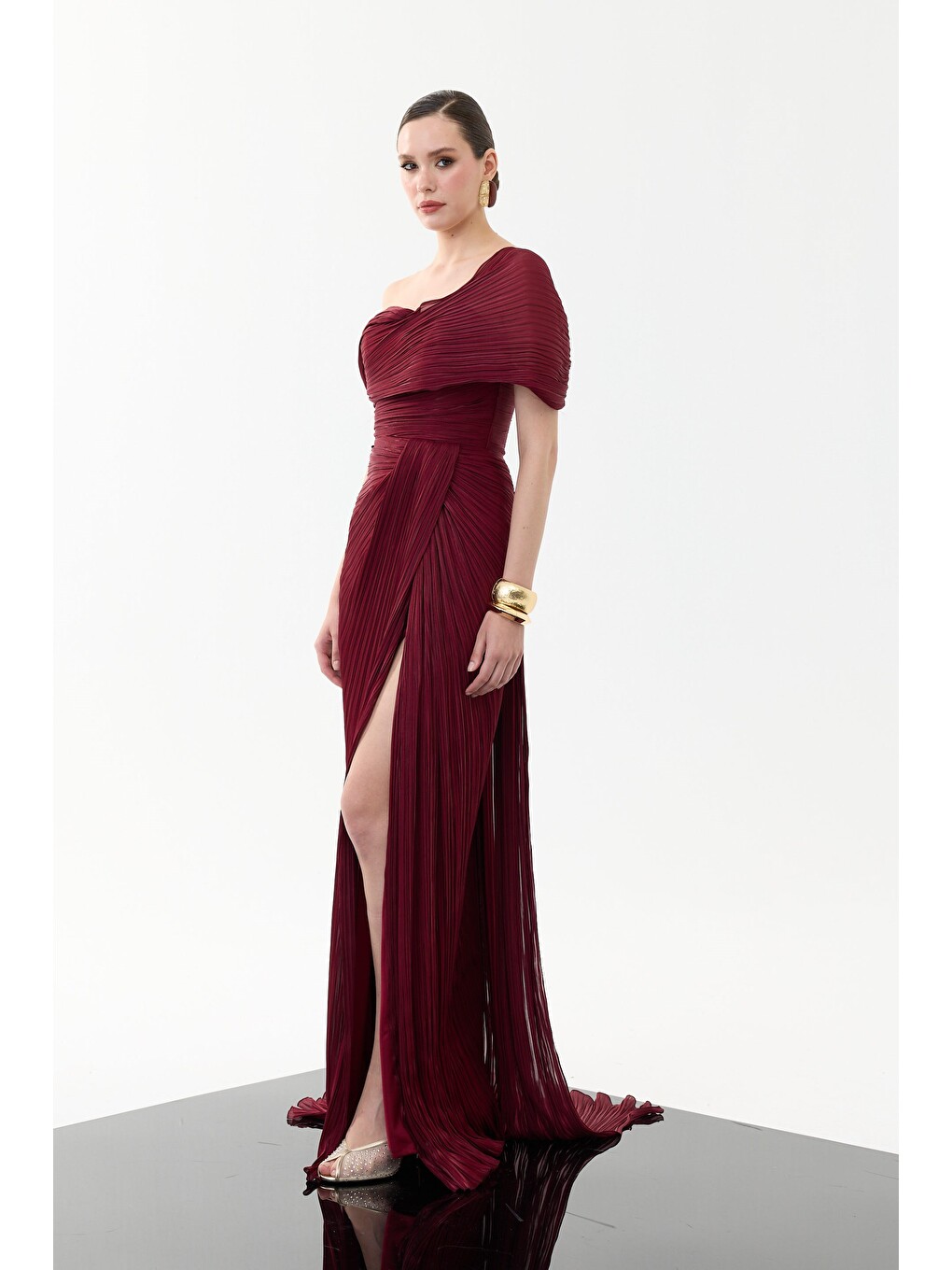 Bordo Tek Kol Pliseli Organze Abiye Elbise-5