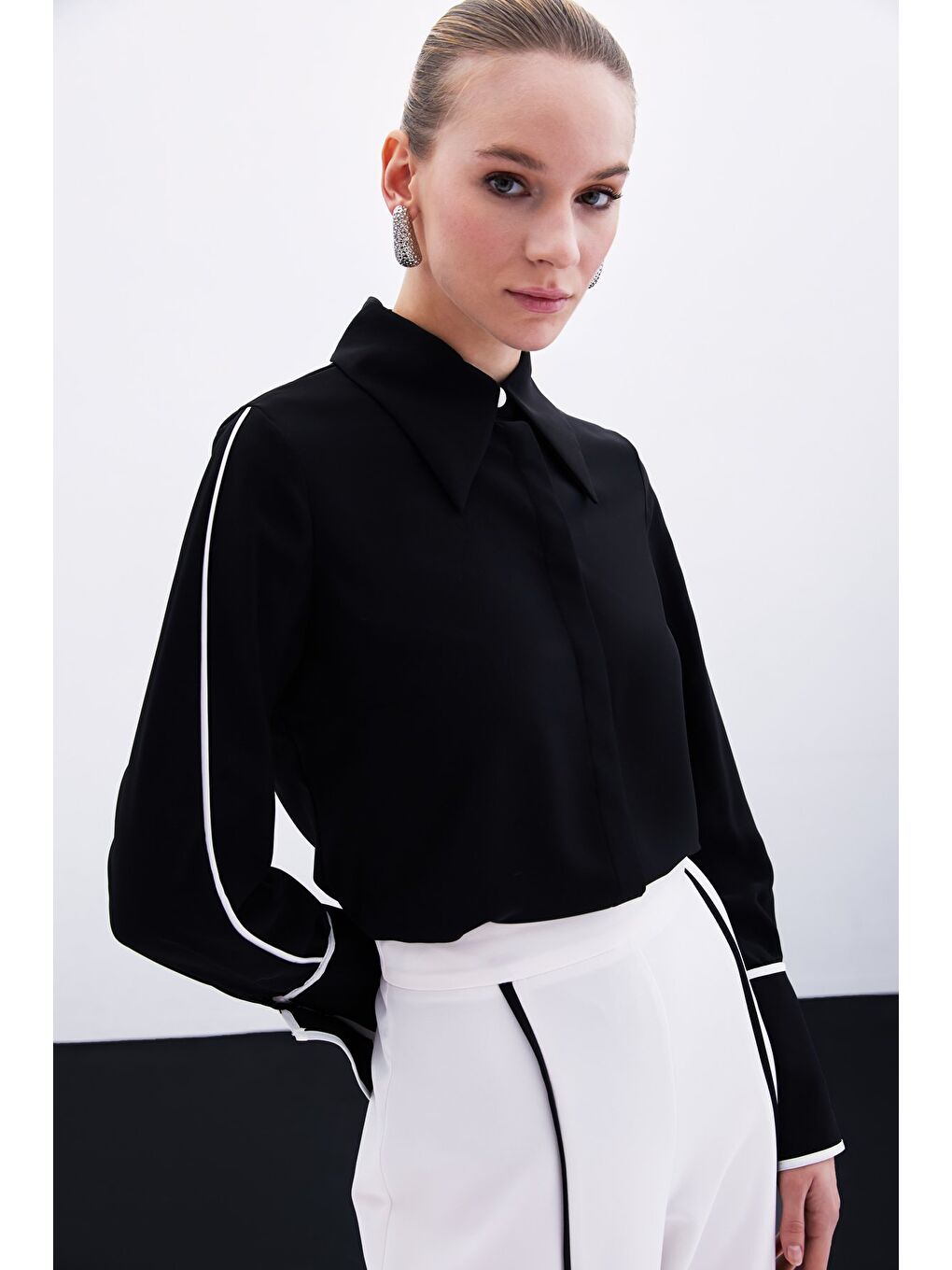 Klasik Manşetli Kontrast Gömlek - Siyah-5