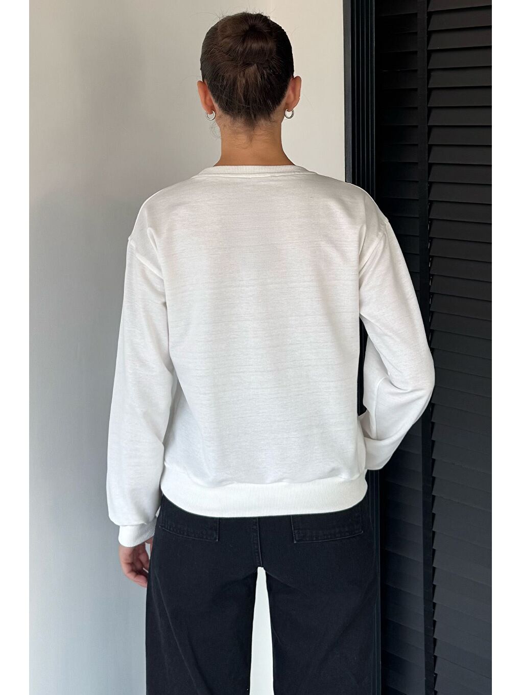 Ekru Kadın Bisiklet Yaka Ön Baskılı Sweatshirt-3