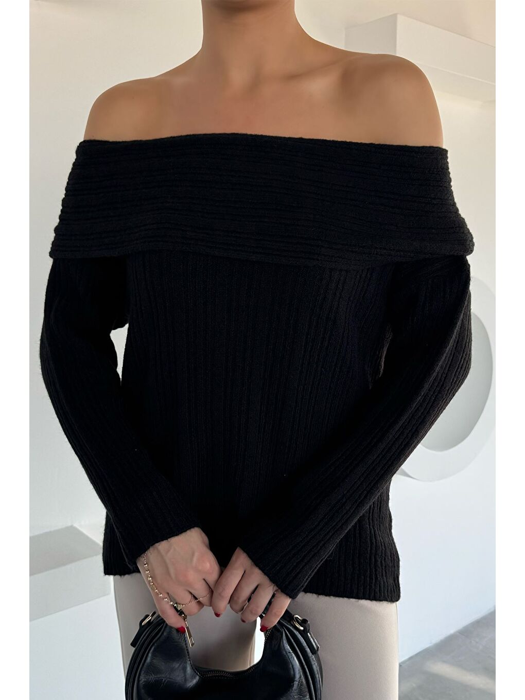 Siyah Kadın Madonna Yaka Kendinden Çizgi Desenli Triko Bluz-1