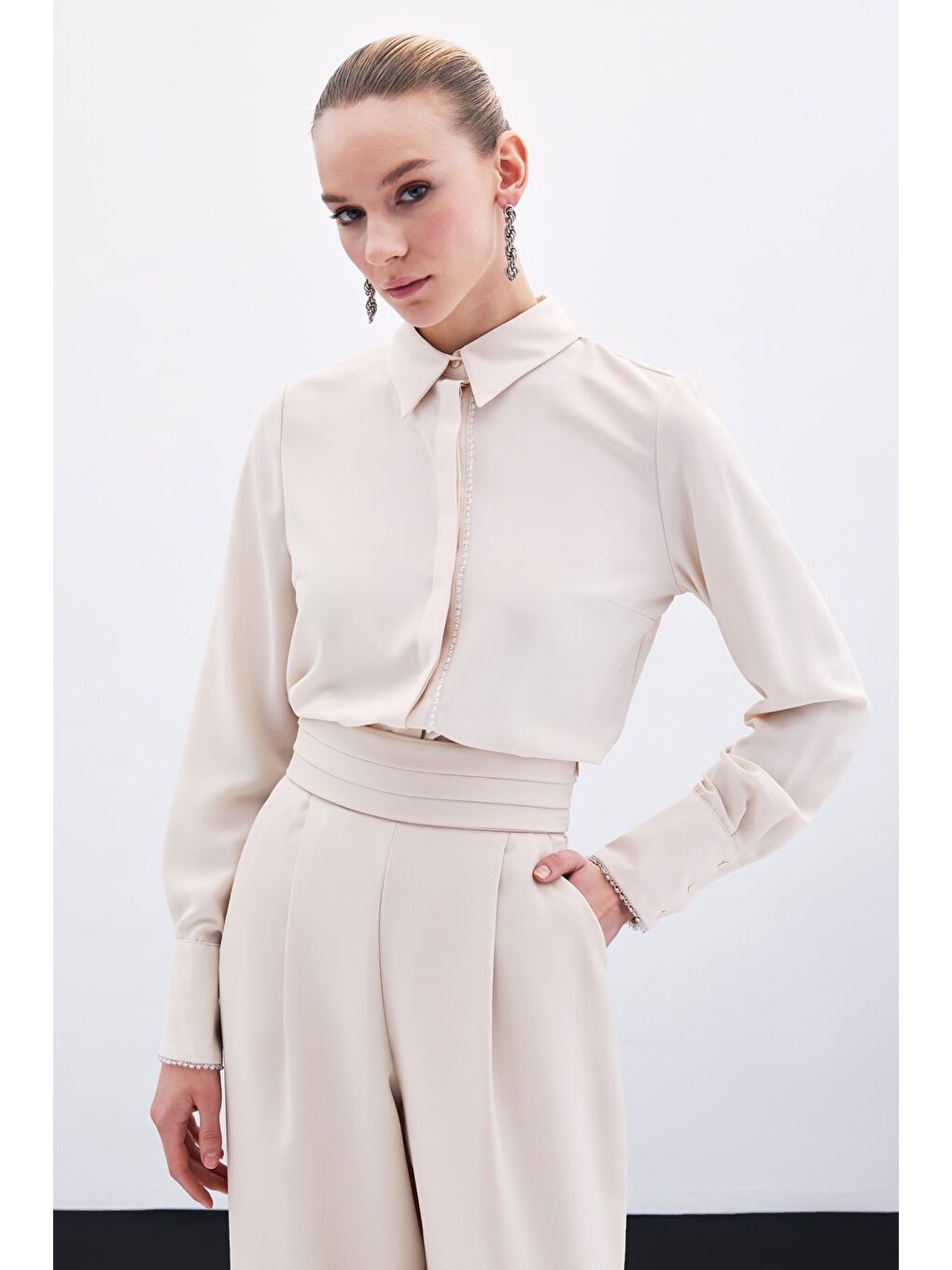 Boncuk Aksesuarlı Gömlek - Bej-2