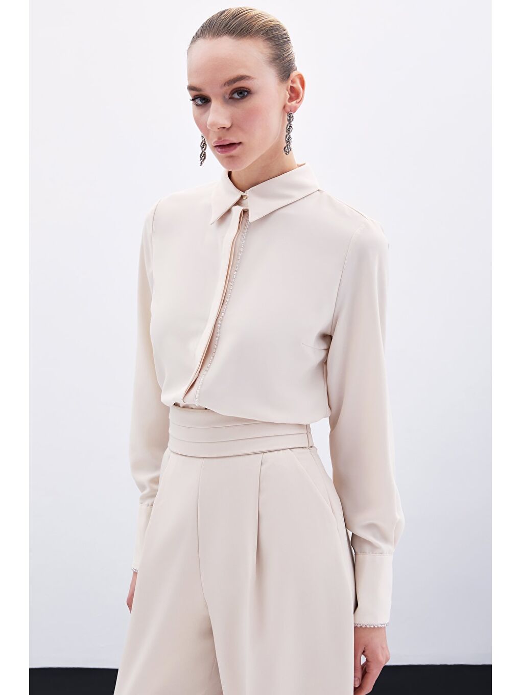 Boncuk Aksesuarlı Gömlek - Bej-3