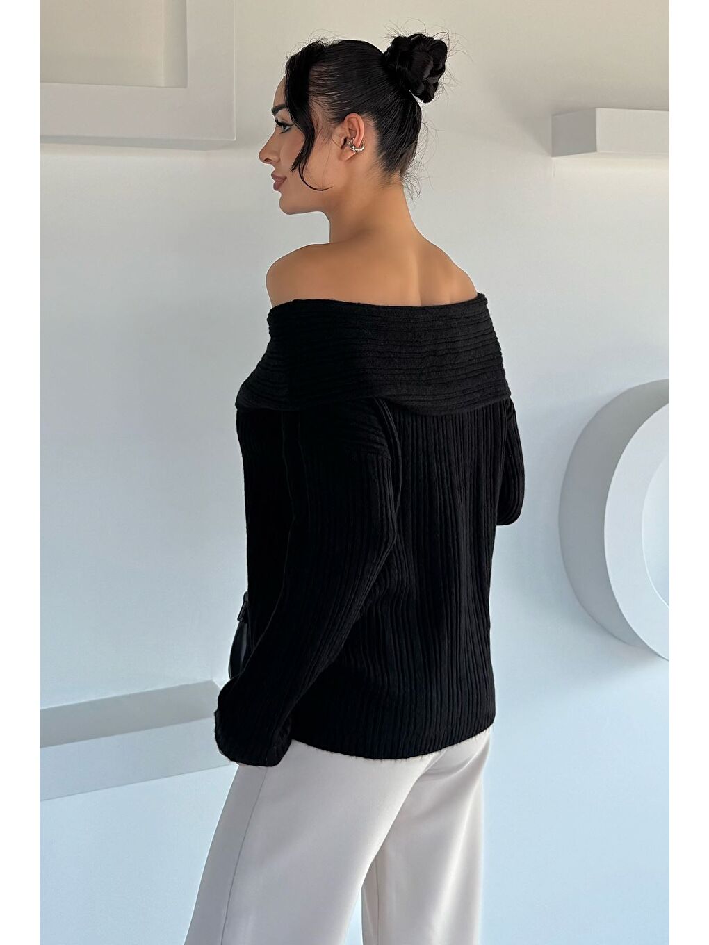 Siyah Kadın Madonna Yaka Kendinden Çizgi Desenli Triko Bluz-3