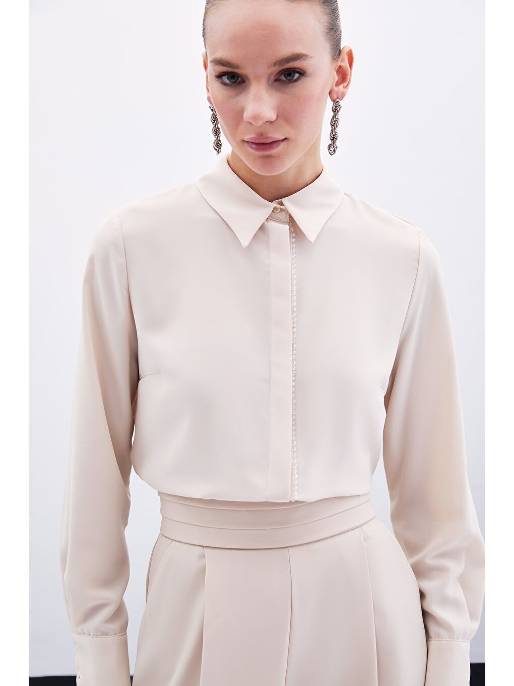 Boncuk Aksesuarlı Gömlek - Bej-4