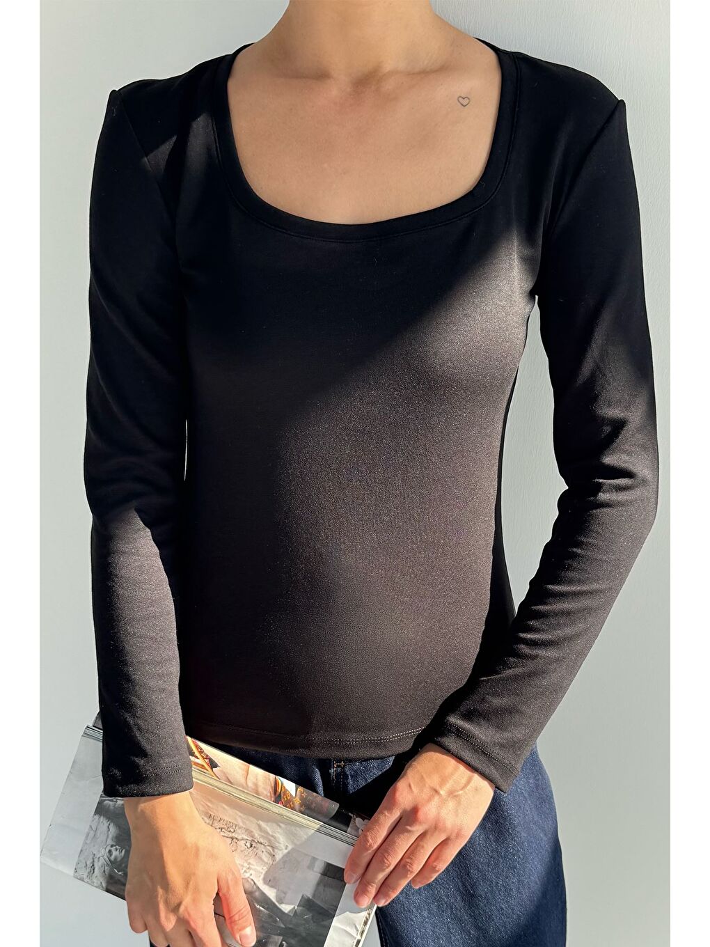 Siyah U Yaka Basıc Bluz-1