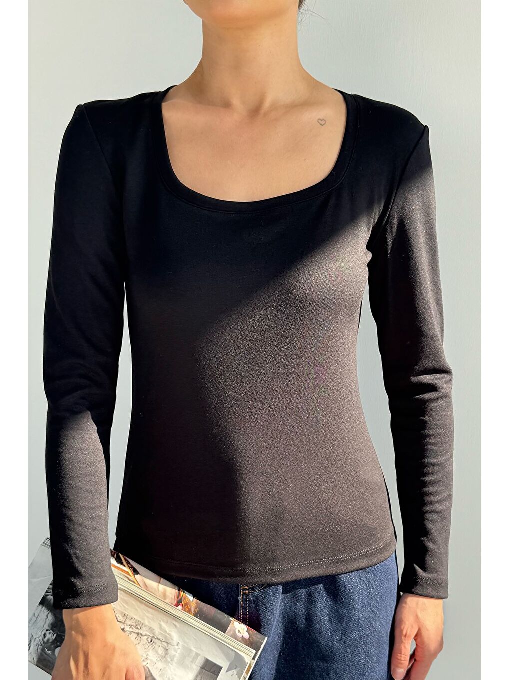Siyah U Yaka Basıc Bluz-2