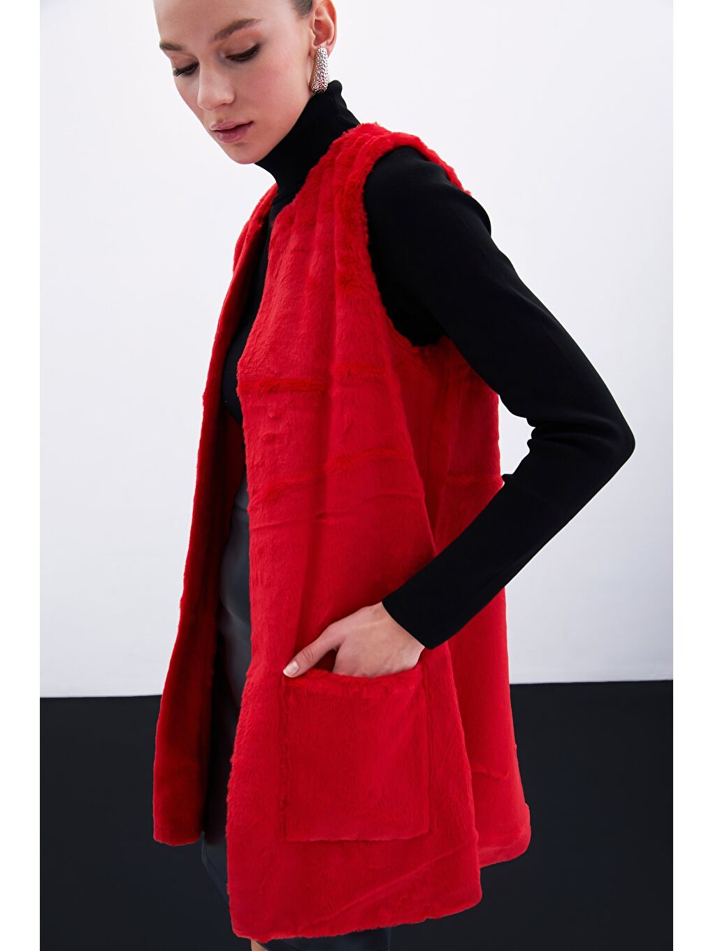 Cep Detaylı Pelüş Yelek - Kırmızı-4