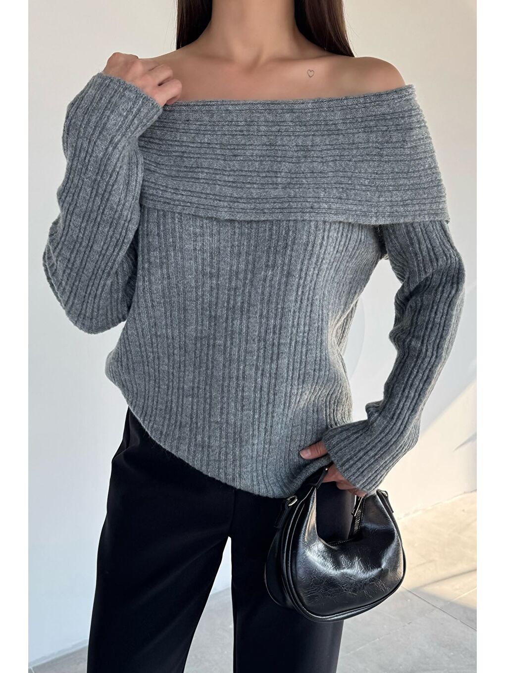 Gri Kadın Madonna Yaka Kendinden Çizgi Desenli Triko Bluz-2