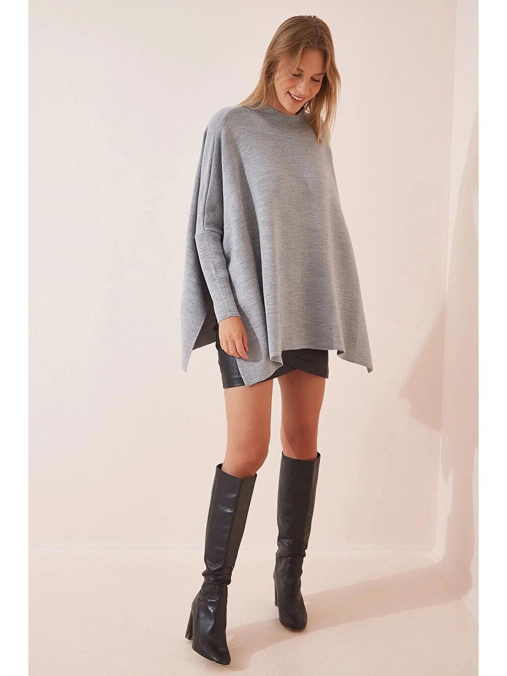 Kadın Gri Oversize Yırtmaçlı Panço Triko Kazak-2