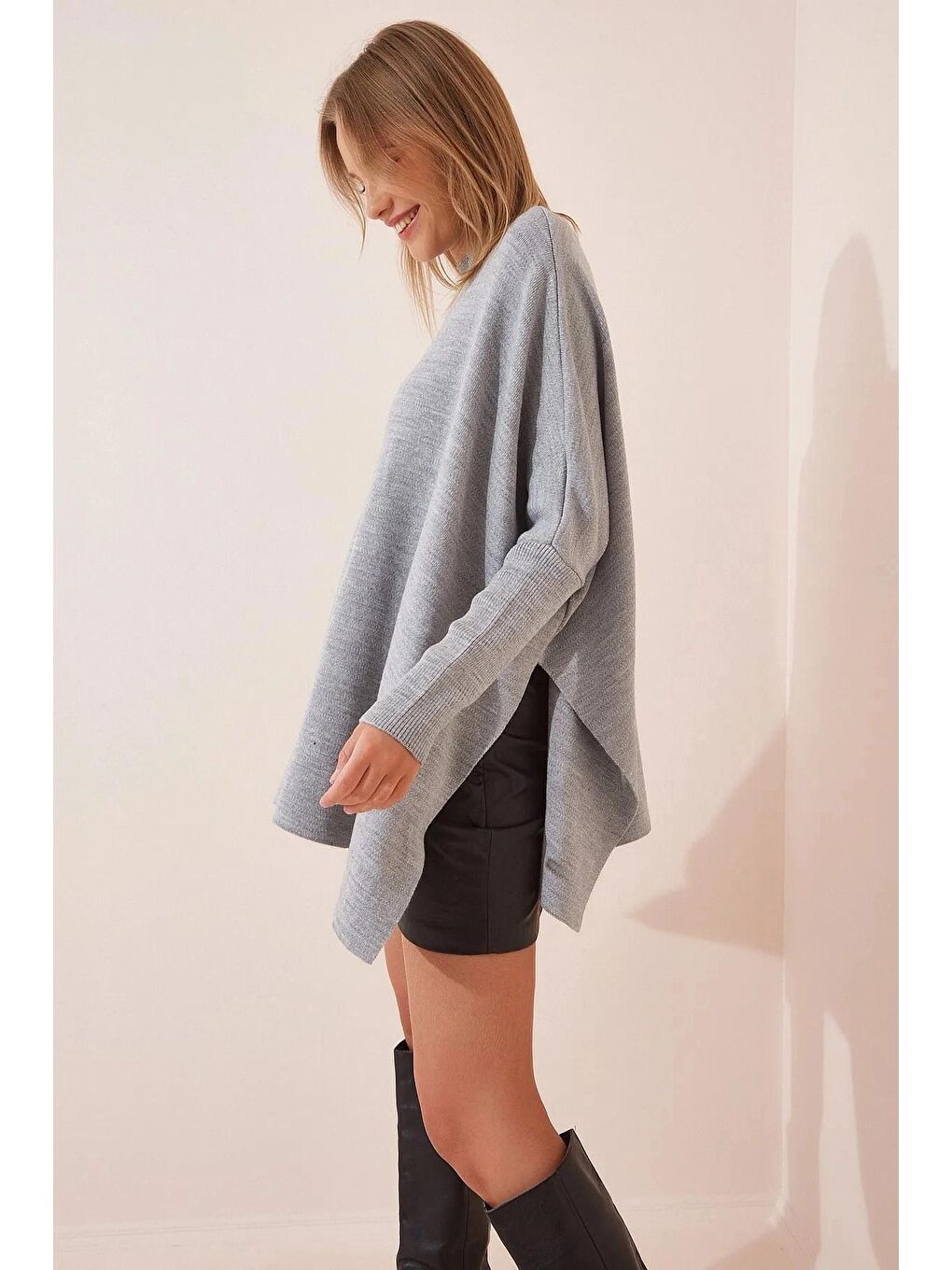 Kadın Gri Oversize Yırtmaçlı Panço Triko Kazak-3