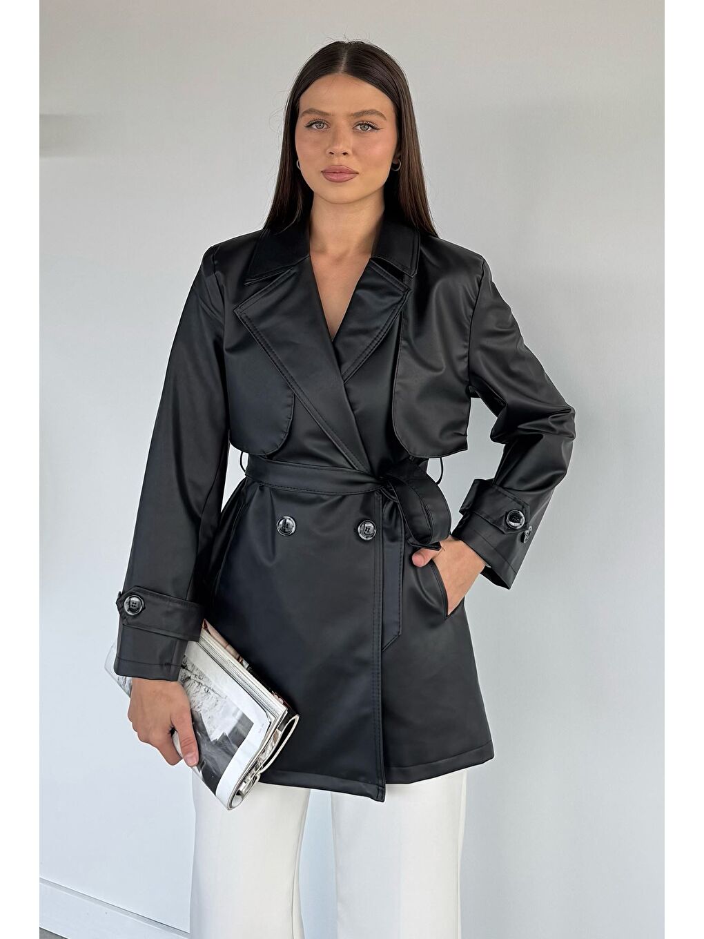 Siyah Kadın Çift Cepli Bel Kuşaklı Düğmeli Suni Deri Trençkot