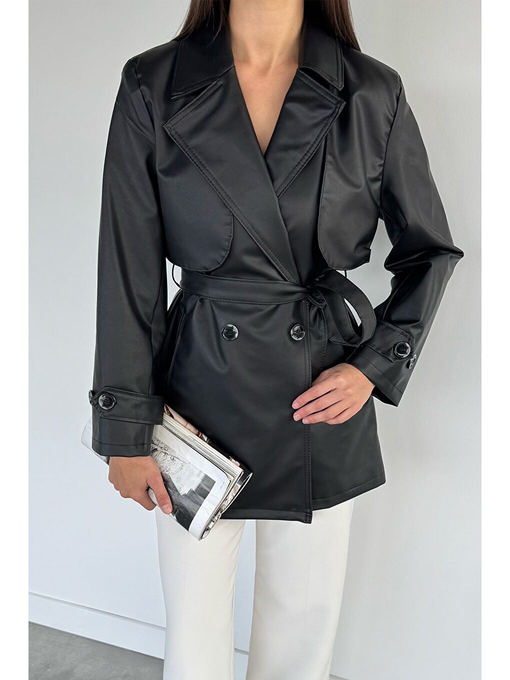 Siyah Kadın Çift Cepli Bel Kuşaklı Düğmeli Suni Deri Trençkot-1