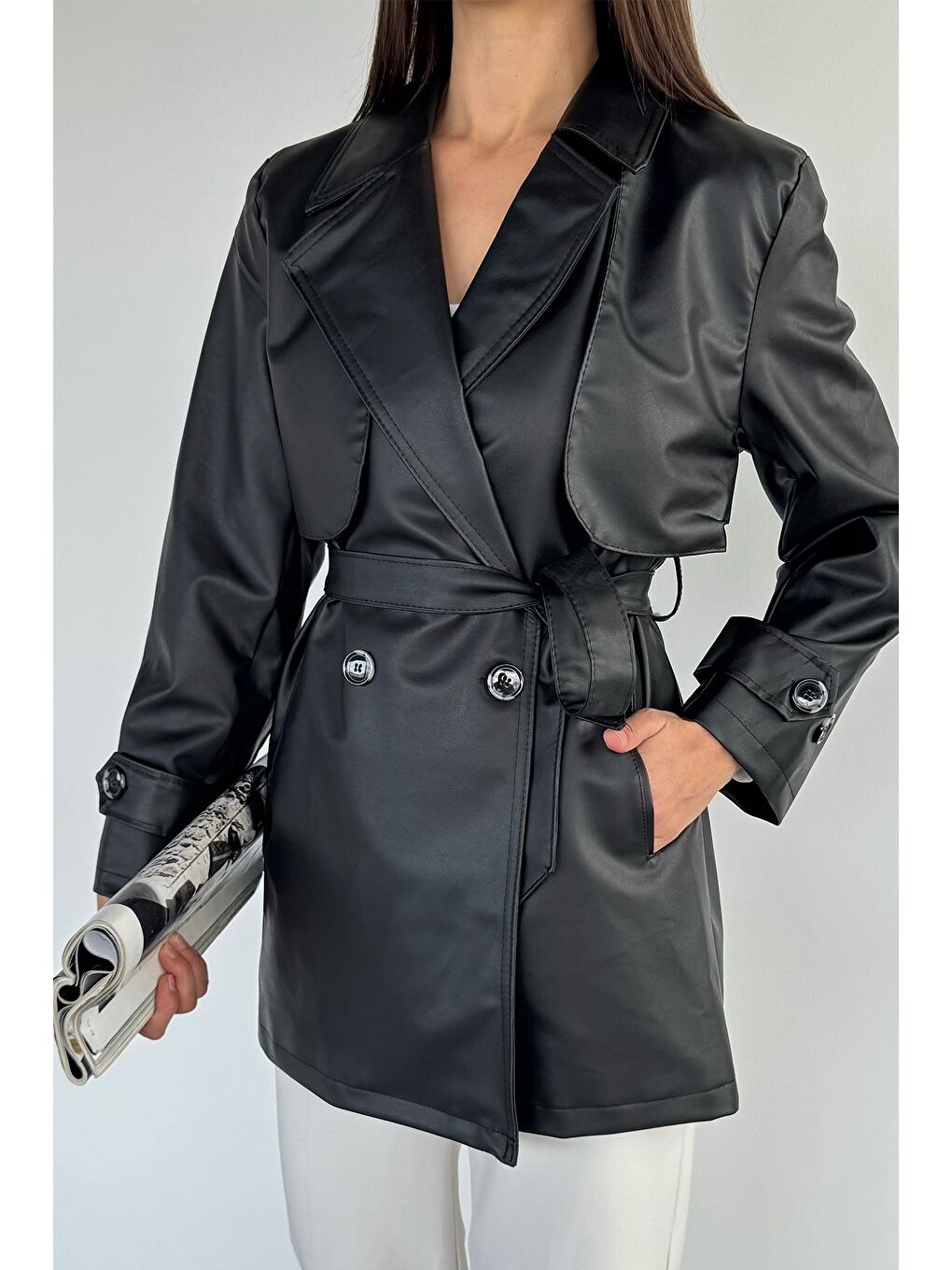 Siyah Kadın Çift Cepli Bel Kuşaklı Düğmeli Suni Deri Trençkot-2