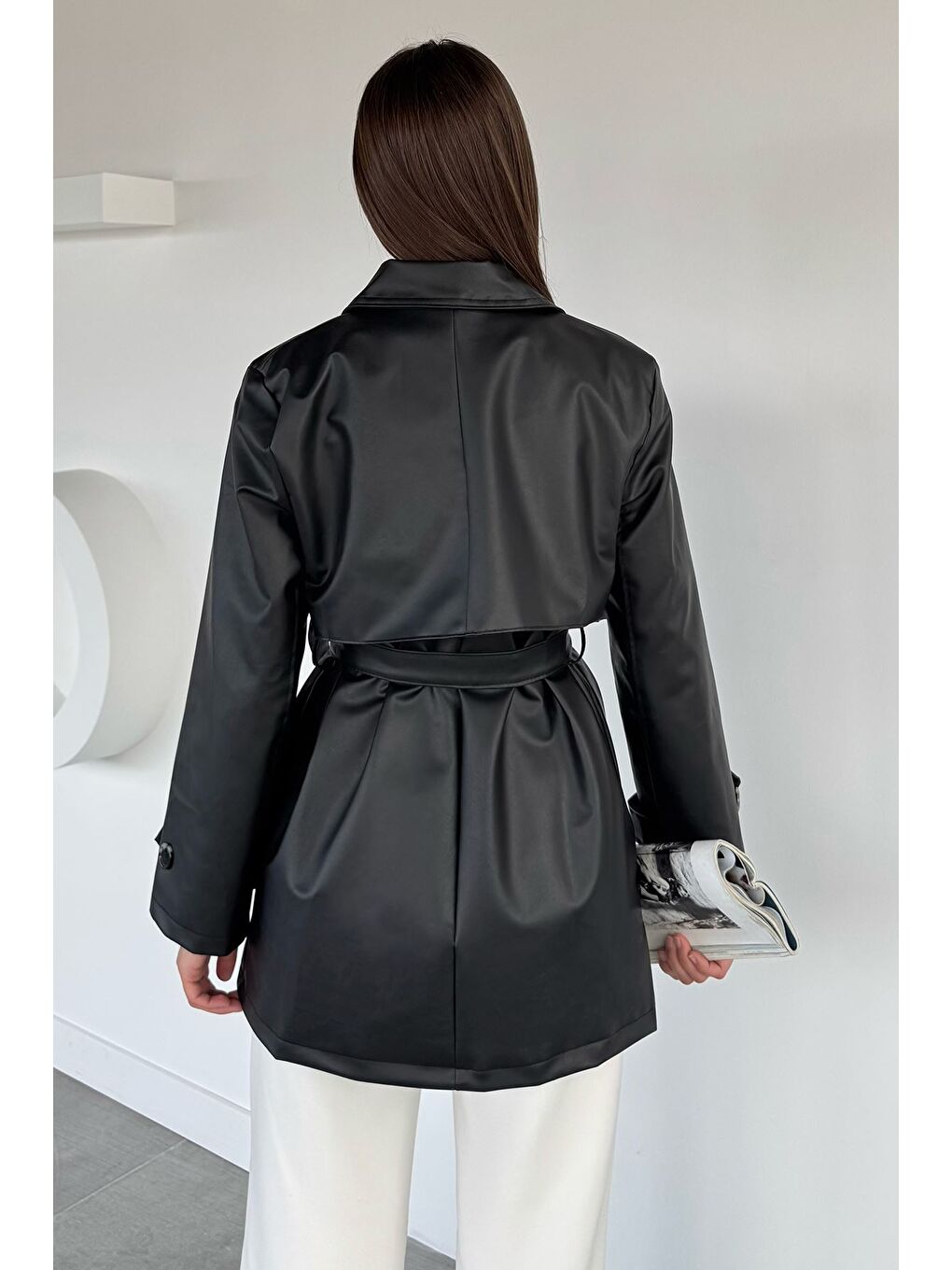 Siyah Kadın Çift Cepli Bel Kuşaklı Düğmeli Suni Deri Trençkot-3