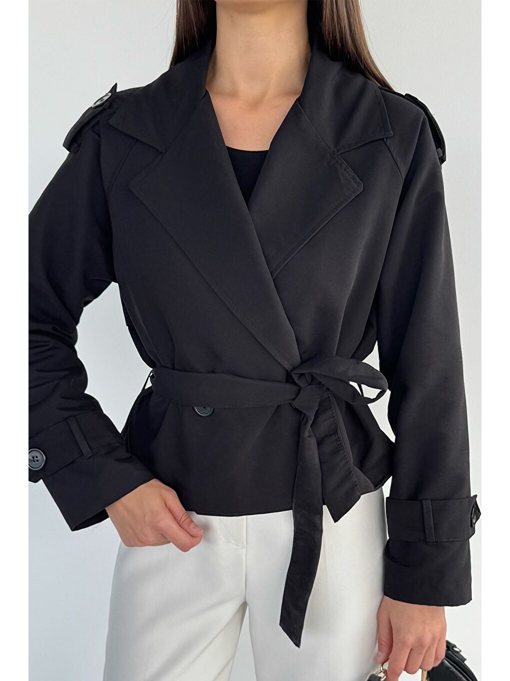 Siyah Kadın Kruvaze Yaka Bel Kuşak Detaylı Kısa Trençkot