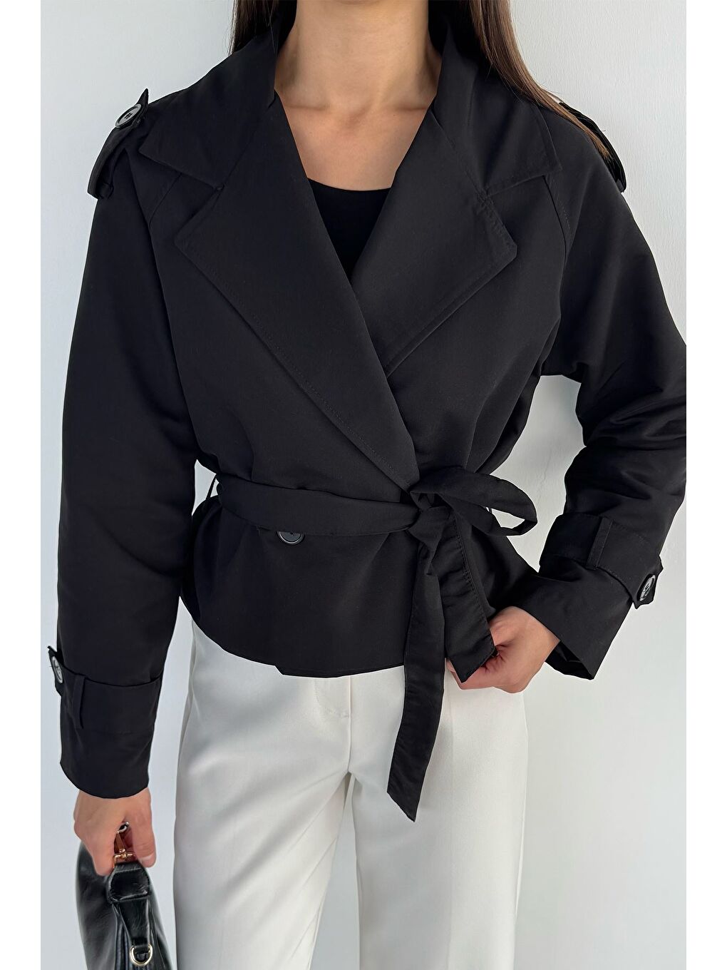 Siyah Kadın Kruvaze Yaka Bel Kuşak Detaylı Kısa Trençkot-3